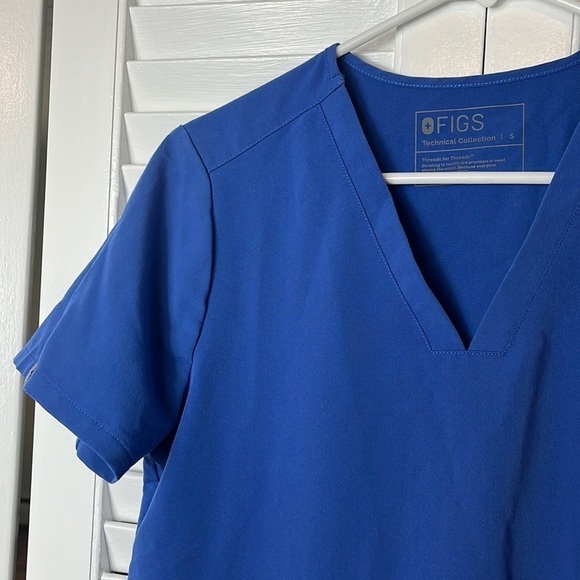 Figs Casma Three-Pocket Scrub Top Blue - Picture 5 of 11